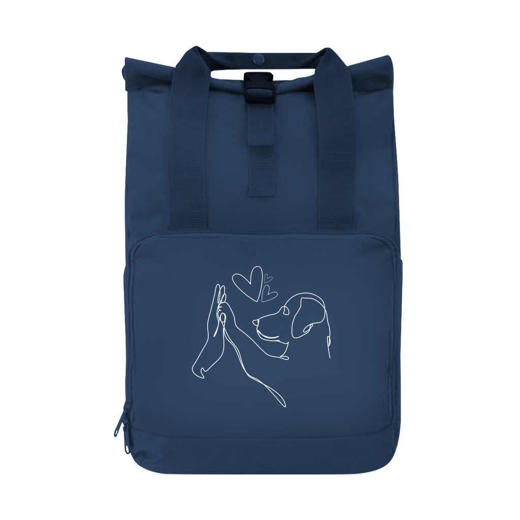 Wahre Liebe‘-Rucksack von Herz & Pfötchen in Olivgrün mit Rollverschluss, ideal für Hundebesitzer, aus recyceltem Polyester – perfekte Geschenkidee für Hundeliebhaber.