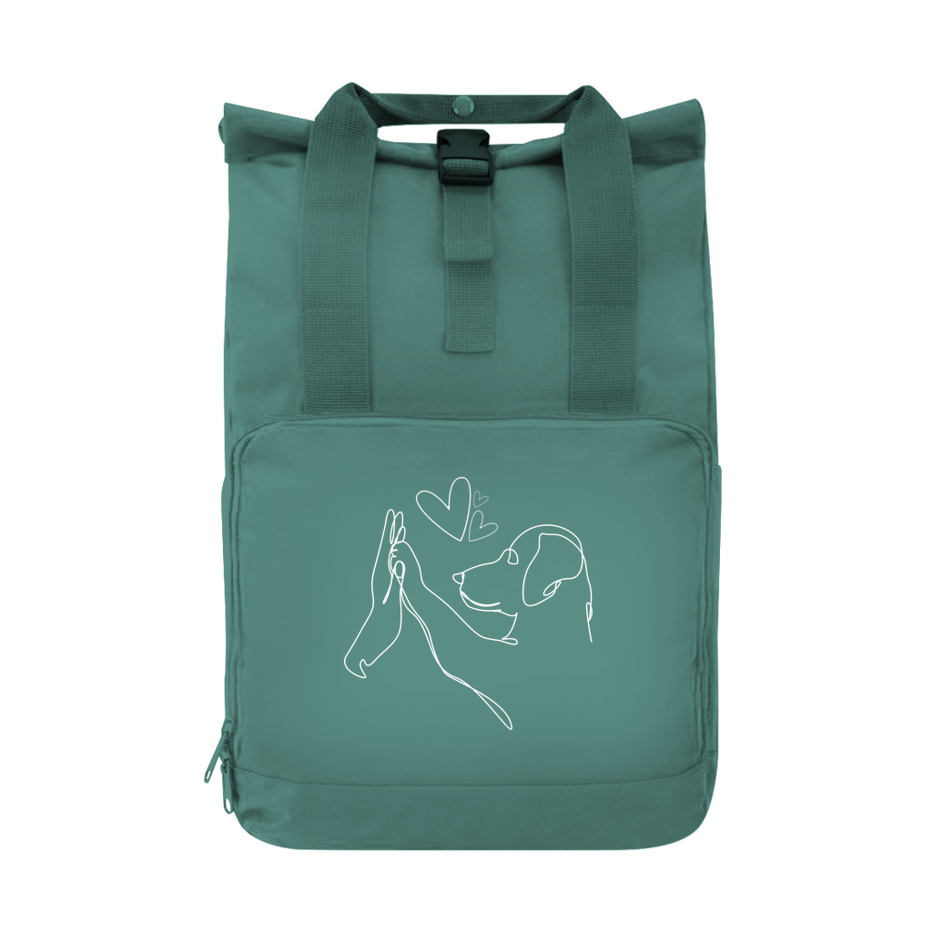 Wahre Liebe‘-Rucksack von Herz & Pfötchen in Olivgrün mit Rollverschluss, ideal für Hundebesitzer, aus recyceltem Polyester – perfekte Geschenkidee für Hundeliebhaber.